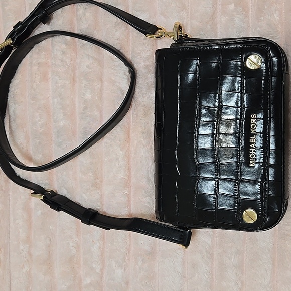 Michael Kors Handbags - Michael Kors Jet Set Small Full Flap Crossbody with Gold Accents